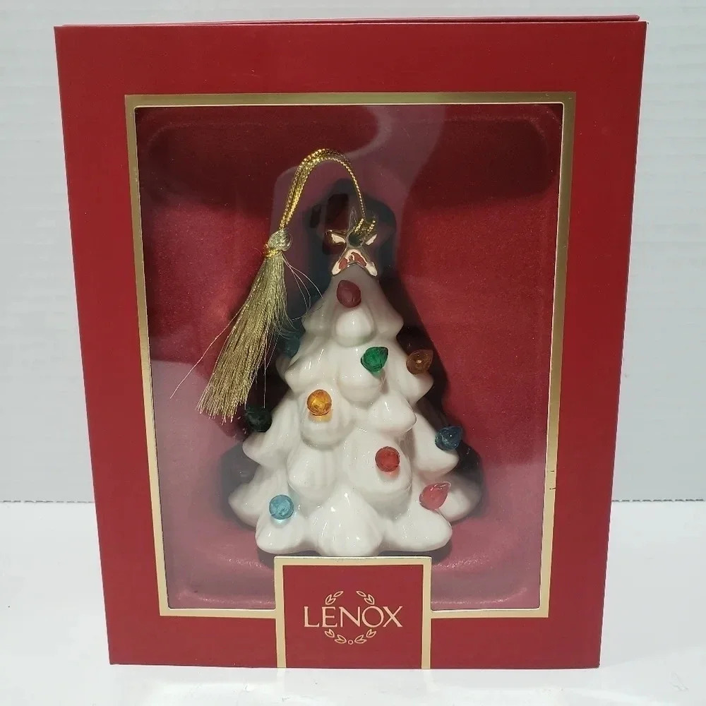 COPY - NWT Lenox Treausured Traditions Light Up Porcelain Tree Ornament